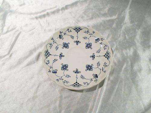 Myott Finlandia porcelain  saucer - quite nice - Bid now !!